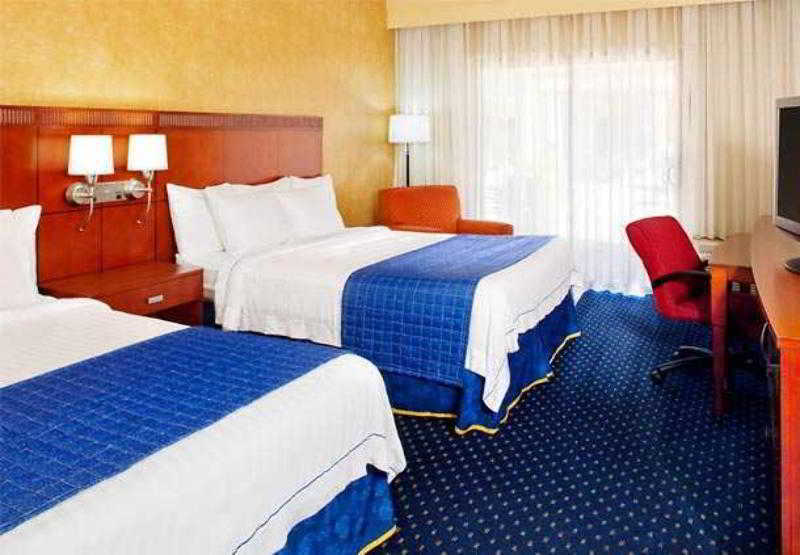 Courtyard By Marriott Phoenix Меса Стая снимка