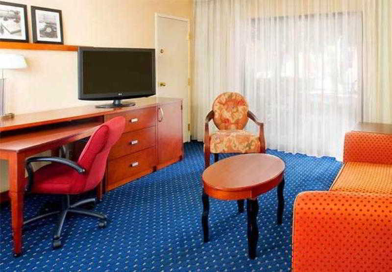 Courtyard By Marriott Phoenix Меса Стая снимка