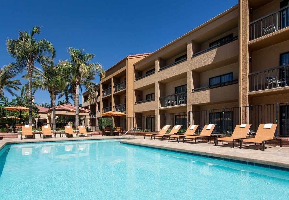 Courtyard By Marriott Phoenix Меса Екстериор снимка