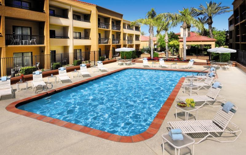 Courtyard By Marriott Phoenix Меса Екстериор снимка