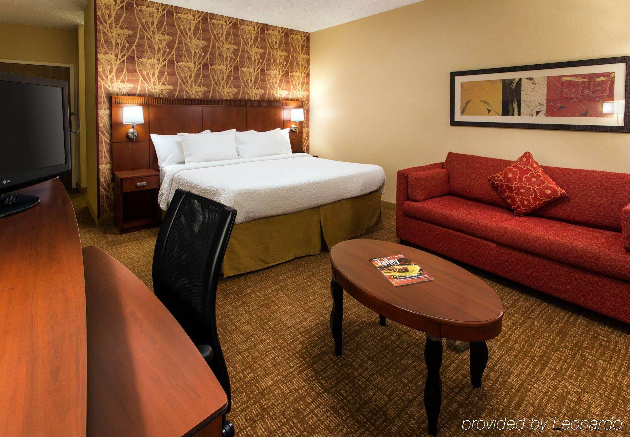 Courtyard By Marriott Phoenix Меса Екстериор снимка
